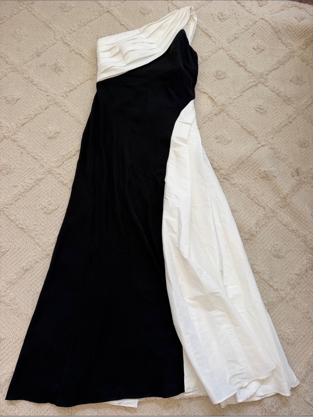Tadashi Shoji Arda One Shoulder Gown - Picture 3 of 4